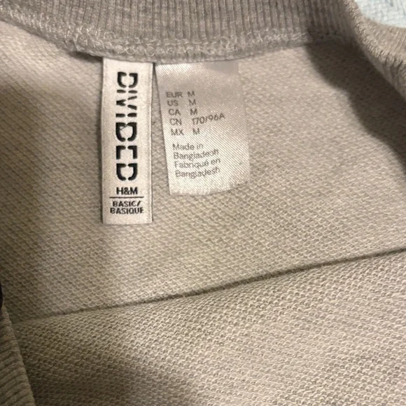H&M Divided Light Gray Pullover - Picture 2 of 2